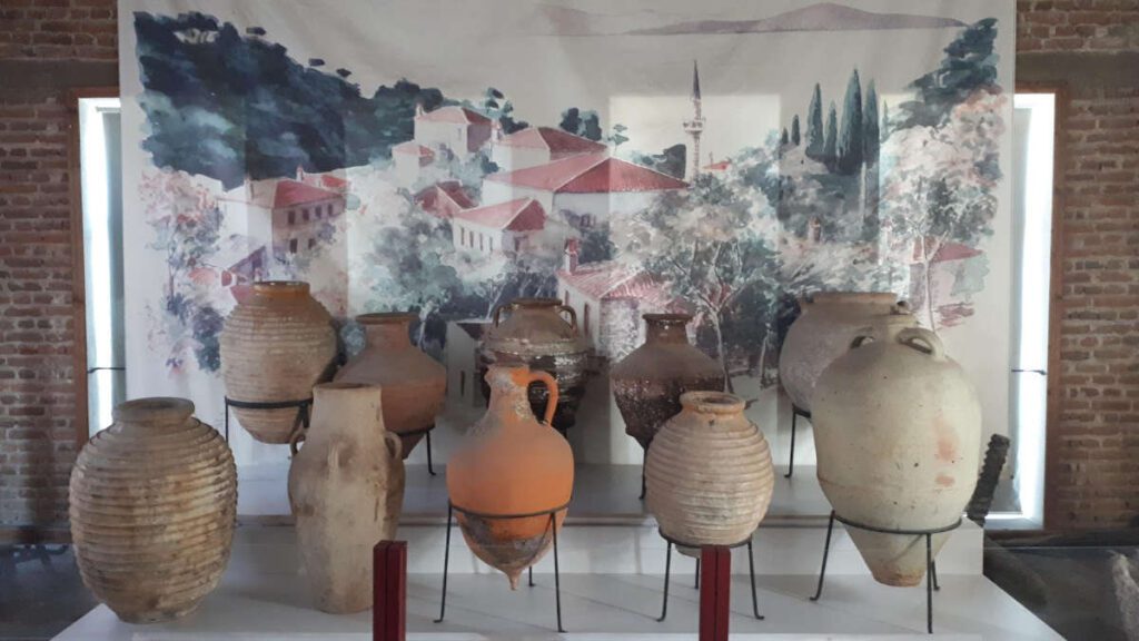Adatepe Zeytinyağı Müzesi Taşıma Küpleri