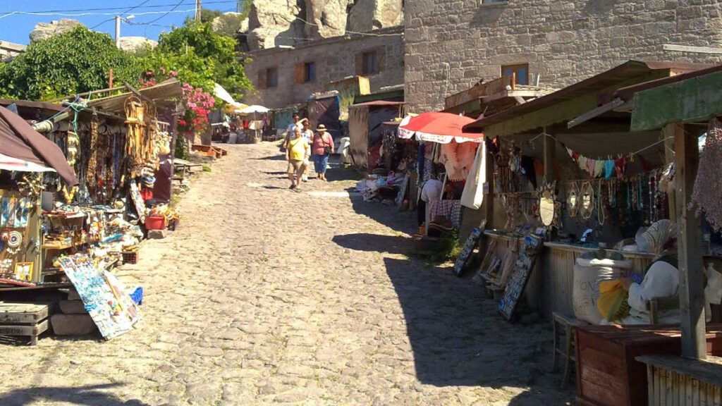 Behramkale Köyü Arnavut Kaldırımlar