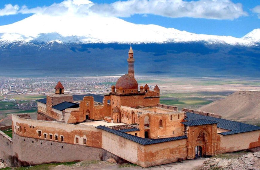 Ağrı İshak Paşa Sarayı